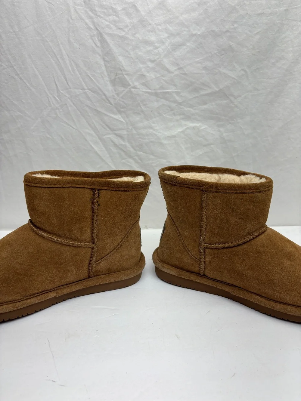 BearPaw Short Suede Shearling Boots - Chestnut Tan, SZ 3 little girl, box 50